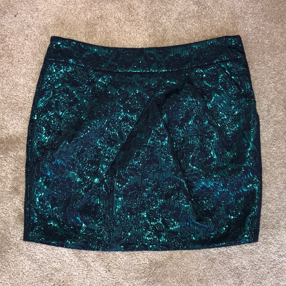F21 SKIRT W ZIPPER AND 2 POCKETS